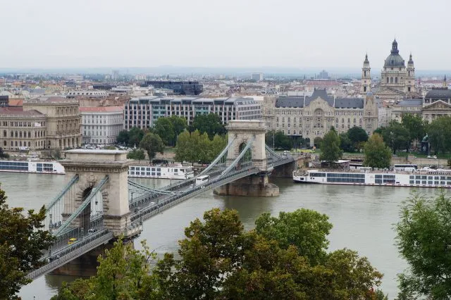 Gdzie zjeść w Budapeszcie: Przewodnik po kulinarnej stolicy Węgier